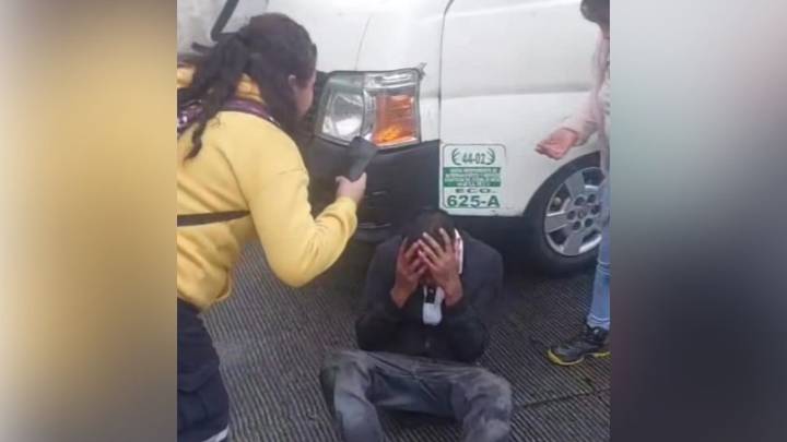 "¡Yo no fui!",presunto asaltante llora tras ser golpeado por las pasajeras de una combi en Coacalco
