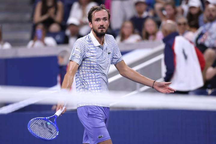U.S. Open descends into chaos after photographer enters court during Daniil Medvedev match