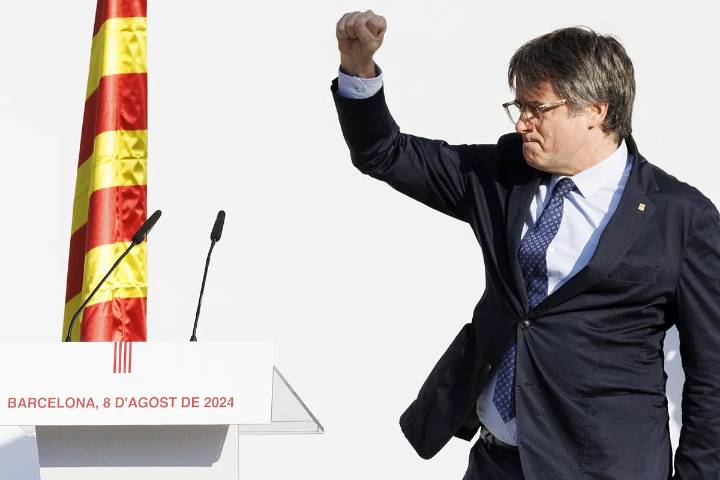Los Mossos d'Esquadra levantan la suspensión a los agentes investigados por ayudar a huir a Puigdemont