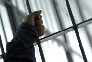 Inmigrante peruano denuncia condiciones “inhumanas” tras pasar 4 días detenido por ICE y ser hospitalizado