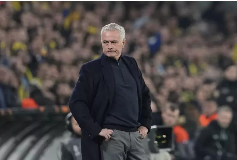 José Mourinho deja Fenerbahçe tras no clasificar para la Champions League