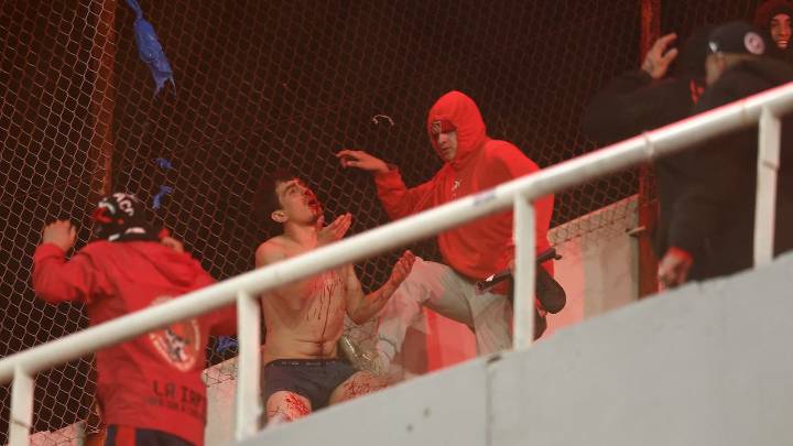 Las impresionantes imágenes de los disturbios en partido entre Independiente de Avellaneda y la Universidad de Chile