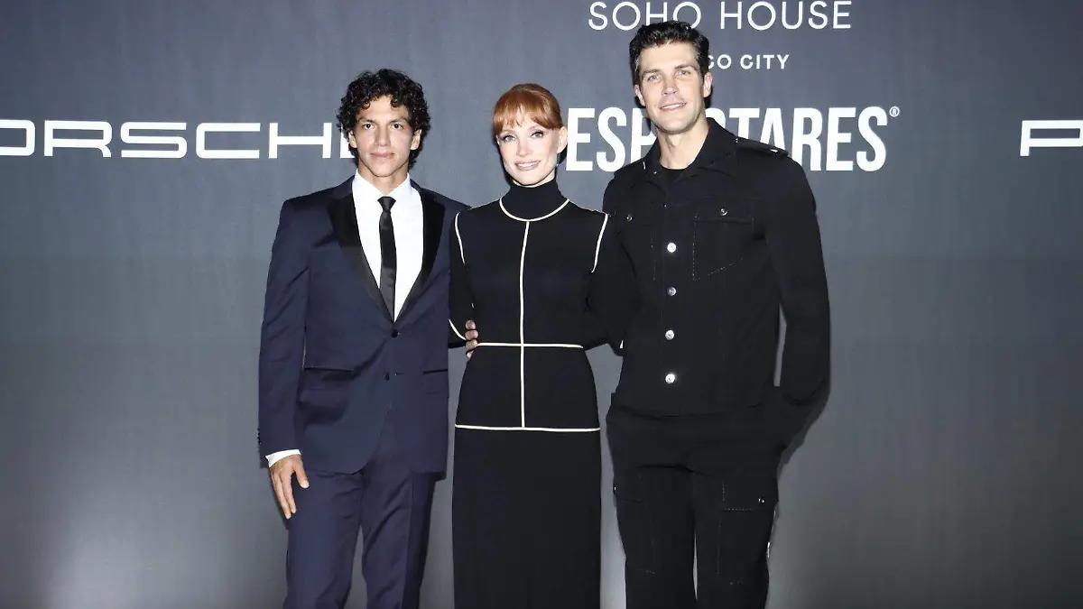 Isaac Hernández y Jessica Chastain deslumbran en alfombra negra