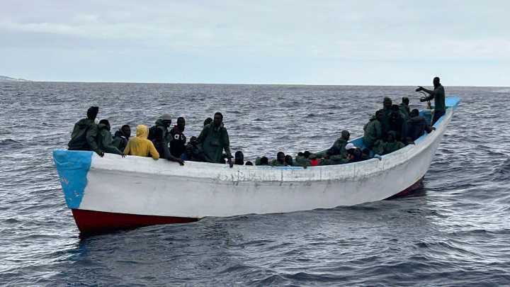 Mauritania rescata a 17 supervivientes y recupera unos 20 cadáveres tras naufragio rumbo a Canarias