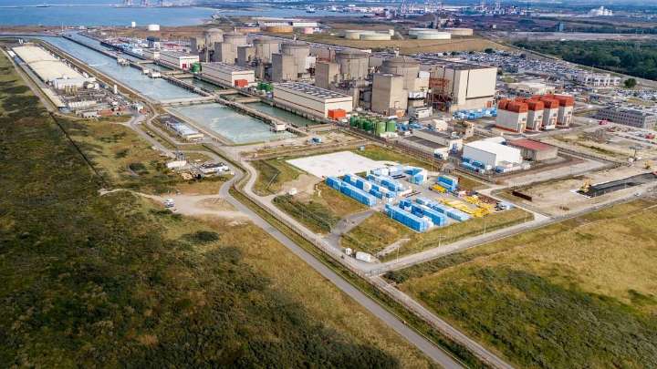 La mayor central nuclear de Francia vuelve a la actividad tras la paralización por medusas