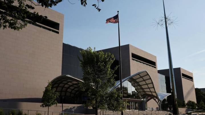 White House orders review of Smithsonian museums and exhibits to ensure alignment with Trump directive