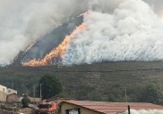 El fuego de Cangas del Narcea se acerca a las casas
