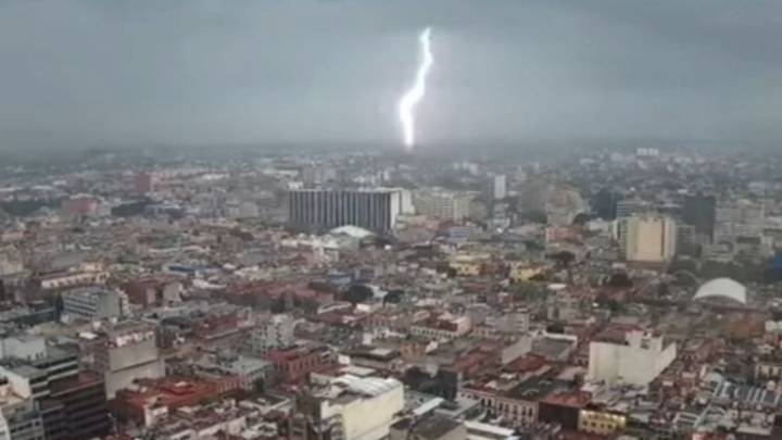 Caída de potente RAYO es registrado por sismógrafos en Miguel Hidalgo, CDMX