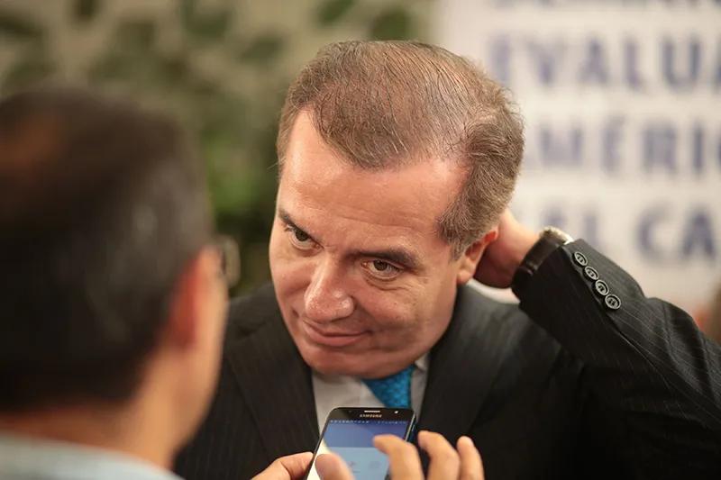 Sheinbaum a Ugalde: "Explique el fraude de 2006, no hable de democracia