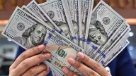 El dólar oficial prolonga este martes su racha bajista