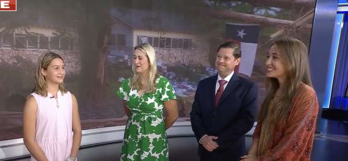 Lauren Daigle sorprende a sobreviviente de inundaciones en Texas que reescribió su canción "Hallelujah" por las víctimas