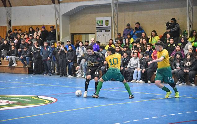 Los equipos que marchan  punteros en el baby Yungay