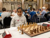 Quién es Bodhana Sivanandan: la niña prodigio que se convirtió en Maestra de ajedrez a sus 10 años