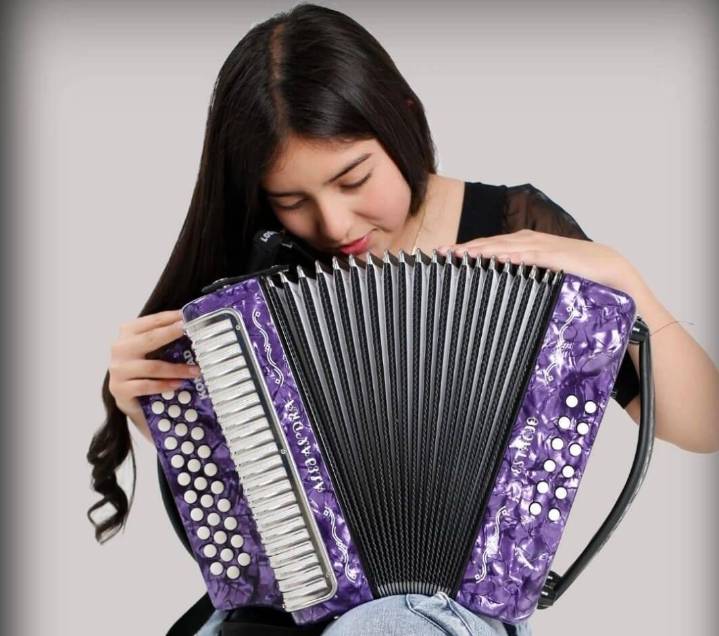 “Crecí rodeada de letras y sonidos vallenatos”: Damaris Alejandra Estacio