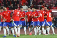 “Deberían regalarlas”: hinchas critican precios de las entradas para ver a Chile ante Uruguay por las Eliminatorias