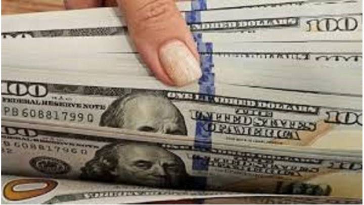 El dólar oficial tuvo la mayor caída diaria en dos semanas: cómo cerró este jueves el blue