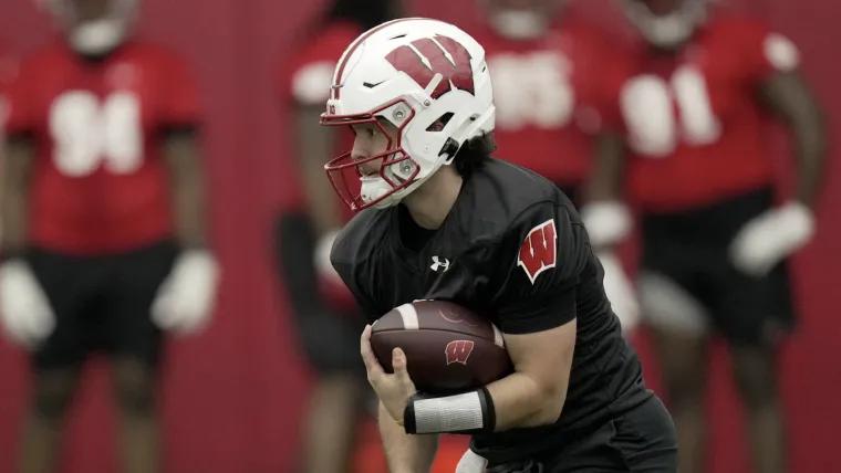 Backup quarterback battle heating up at Wisconsin