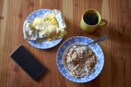 Oatmeal vs Eggs: Which Breakfast Is Better for Fiber and Protein?