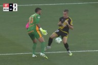 ¿Qué le pasó? El arquero argentino que comenzó pésimo la temporada en España: dos bloopers, un penal y tarjeta roja