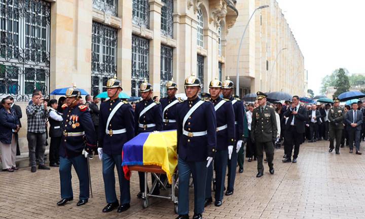 Sepelio de Miguel Uribe: familia pidió ausencia de Petro