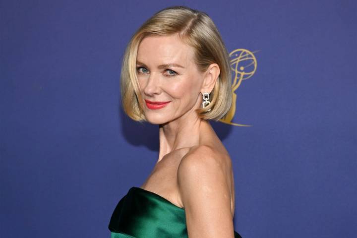 Naomi Watts Wore Straight-Leg Jeans with 2 Fall