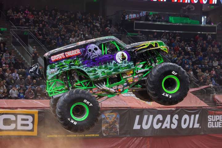 Monster Jam llega al Amalie Arena