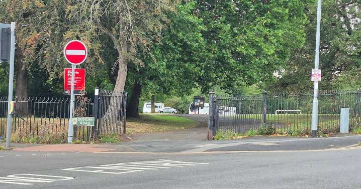 Live updates as travellers set up on Stoke-on-Trent park 