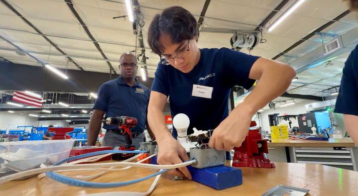Holiday nonprofit helps fill gaps in manufacturing workforce