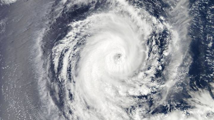 EU ordena evacuaciones en Carolina del Norte por huracán Erin de categoría 4 que aumentará drásticamente