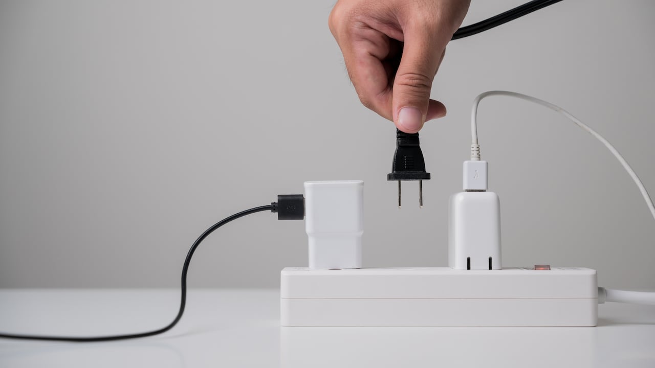 Nunca enchufe este electrodoméstico a una extensión porque podría provocar un grave accidente en casa