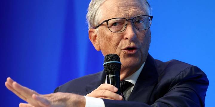 Bill Gates advierte que la desinformación es el mayor problema que afecta a la Generación Z: por qué