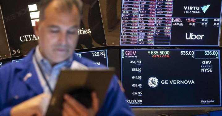 Stocks inch higher on Wall Street and hold on to weekly gains