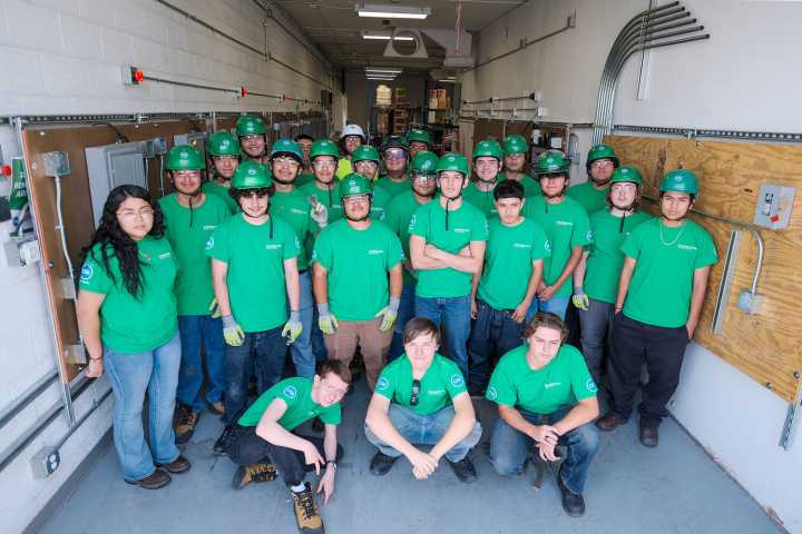 Almost 30 Mesa high schoolers graduate from electrical pre