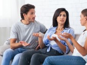 Por qué la psicología explica que hablar con las personas puede ser un verdadero superpoder