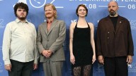 'Bugonia': Emma Stone y Yorgos Lanthimos fascinan en Venecia con su cine extraterrestre