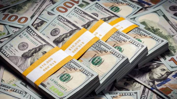 El dólar blue bajo en el cierre de este 12 de agosto y aumentaron las reservas del Banco Central