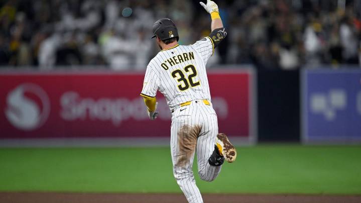 Sheets hits 2 of San Diego's 4 homers, Tatis robs Devers as the Padres beat the Giants 8