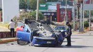 Pierde el control de su vehículo y vuelca en el Periférico de la Juventud
