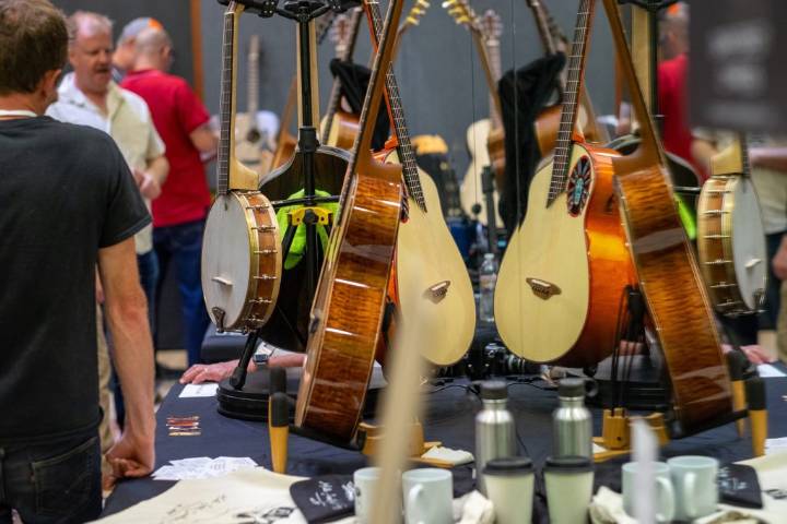 Fretboard Summit Brings Guitar Show, Concert Series To Lincoln Square’s Old Town School Of Folk Music This Week