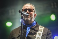 Country music star battling cancer promises to update fans after important surgery