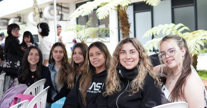 400 estudiantes, egresados y profesores de esta universidad de Manizales se reunieron para celebrar sus logros