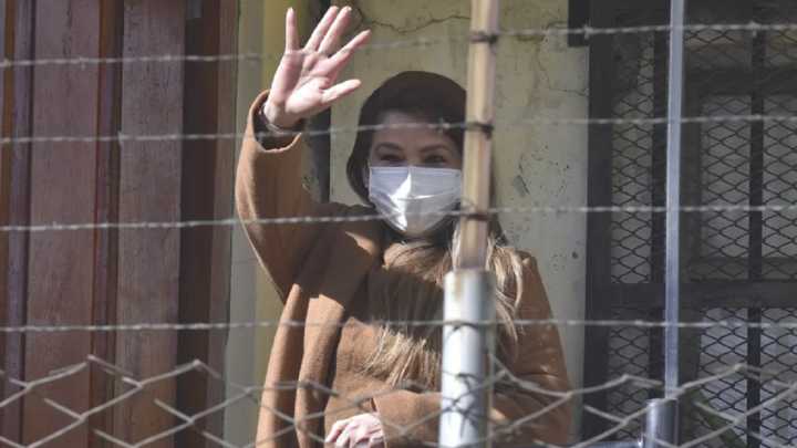 Ordenan revisar los plazos de detención de Jeanine Áñez