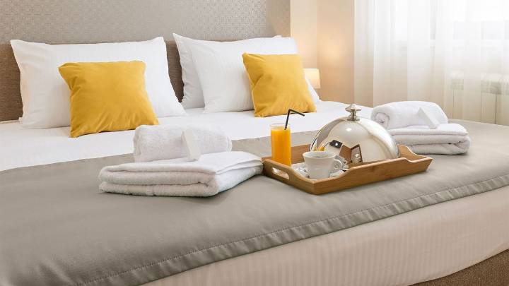 I thought white sheets were basic — but now I know why they're a hotel staple, I'm a convert