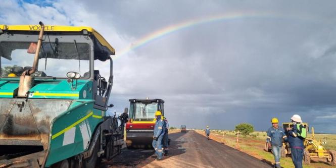 Unas 55 obras del Invías se suspenderían por falta de pago del Gobierno Petro 