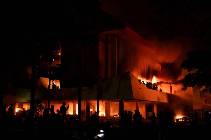 3 dead after mob sets fire to Indonesian regional parliament building amid week of protests