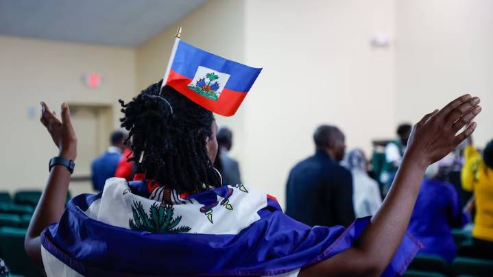 Enfrentando el peligro en el extranjero, los haitianos de Florida atrapados en el fuego cruzado de la inmigración