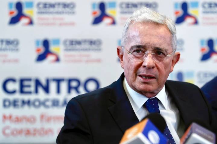 Álvaro Uribe condenado a 12 años: fraude, soborno y prisión domiciliaria