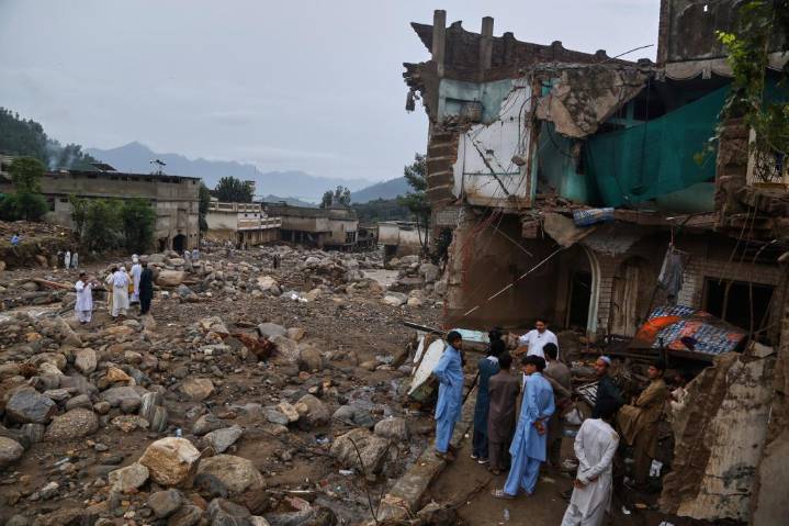 Pakistán defiende respuesta a inundaciones que dejaron al menos 270 muertos