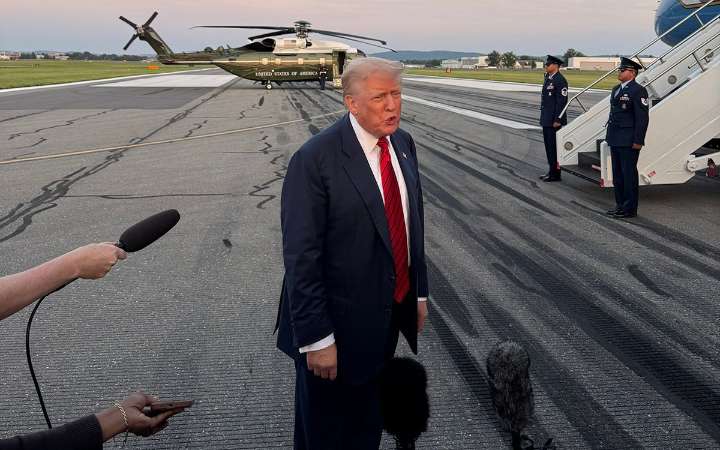 Ex-Trump Insider Warns President About to 'Flip': 'Ketchup all Over the White House Walls'
