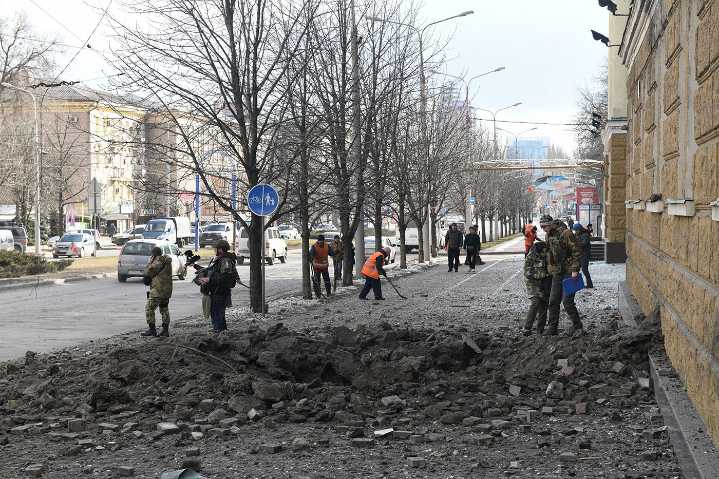 Un ataque ruso deja 21 muertos en Kiev y socava los esfuerzos de paz